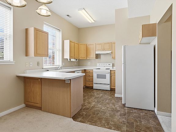 3rd image of 885 S Arapaho Ct