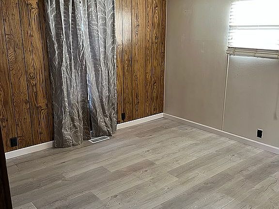 5th image of 102 Royalty Ct
