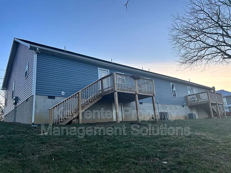 317 Sterling St #B — Photo 4