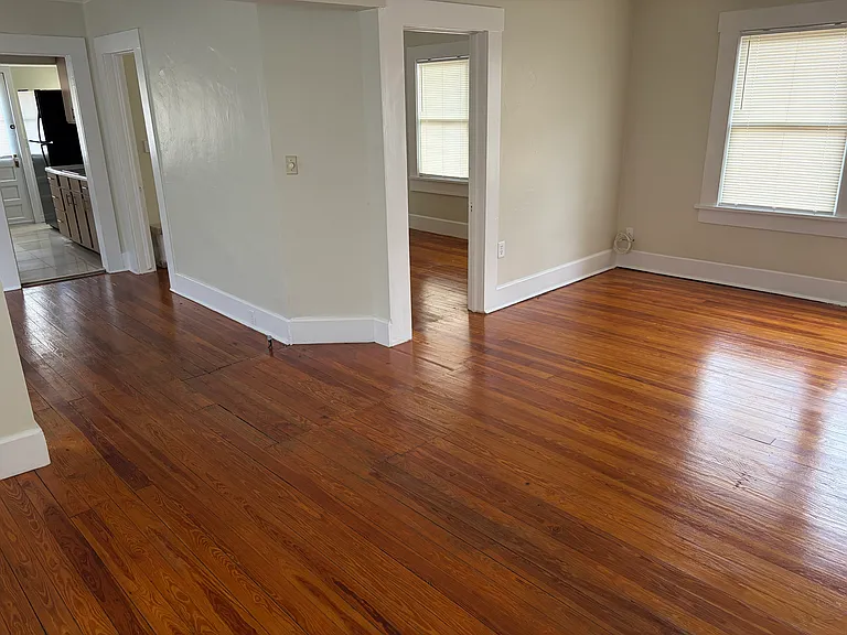 3844 Burlington Ave N — Photo 2