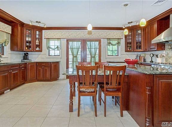 5th image of 2790 River Ave