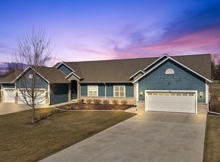 3072 Fairway View Ct, Hubertus, WI 53033