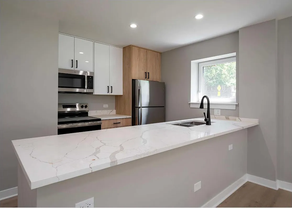 312 N Austin Blvd - 3W — Photo 3