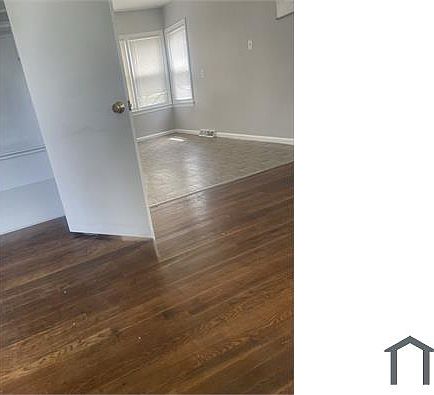 4th image of 21320 Eastwood Blvd