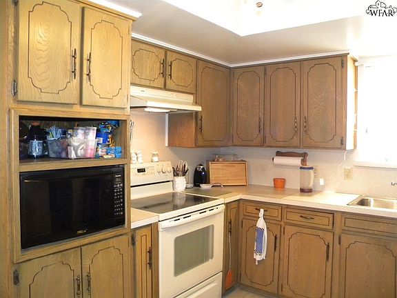 4th image of 1403 Hiawatha Ln