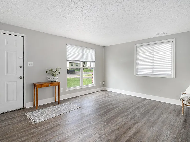 2164 Laurelwood Dr — Photo 3