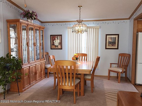 3rd image of 721 Evergreen Ct