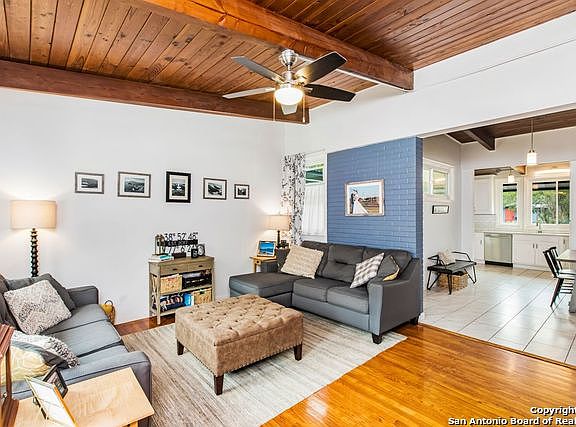 4th image of 618 Brightwood Pl