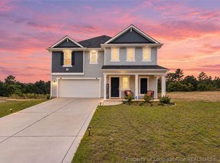 913 Sapphire Stone Ln, Hope Mills, NC 28348