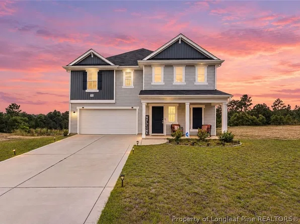 913 Sapphire Stone Ln, Hope Mills, NC 28348