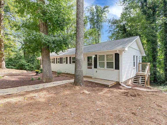 2nd image of 409 Yardley Ct