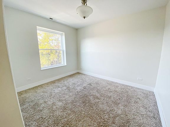5th image of 2959 N Hamlin Ave #3A