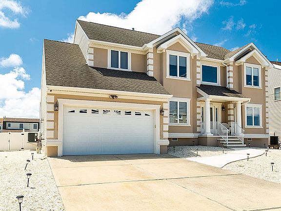 2nd image of 1075 Montauk Dr