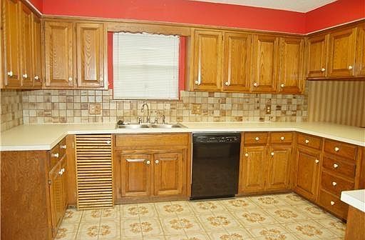 5th image of 907 N Wren Dr