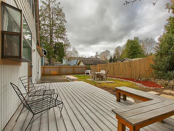 5th image of 18553 5th Ave NE