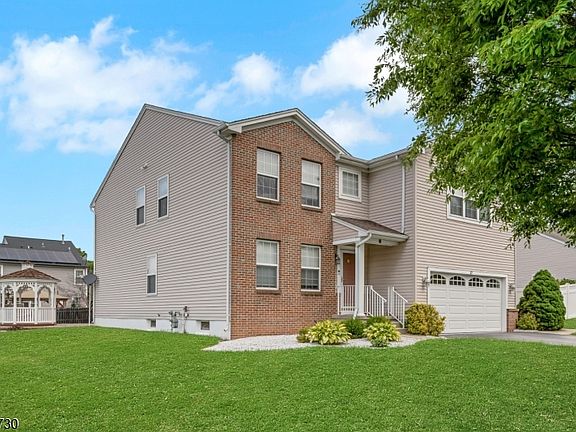 2nd image of 37 Lambert St