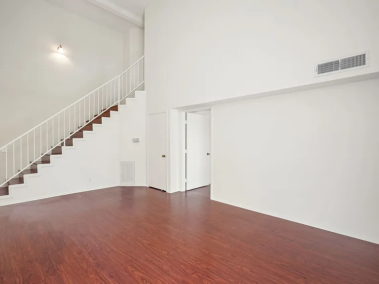 10845 Camarillo St #202 — Photo 12