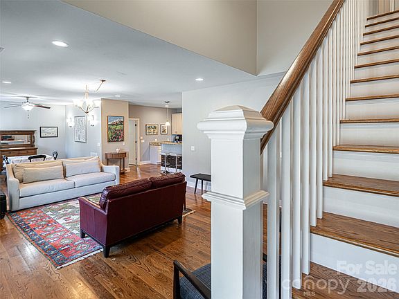 5th image of 34 Driftstone Cir