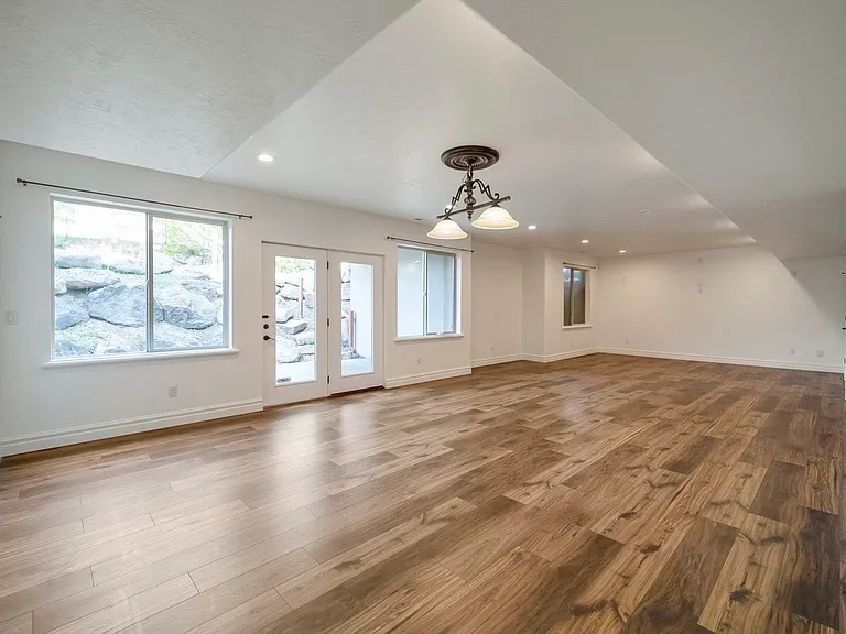 10252 S 3570 W #B — Photo 3