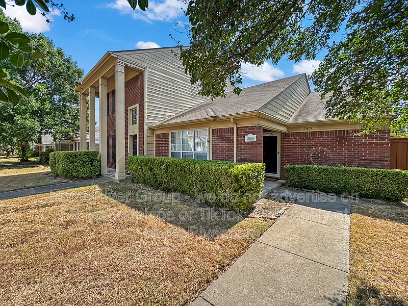 2 bed, 2.0 bath, 1456 sqft, $1,850 — Photo 2
