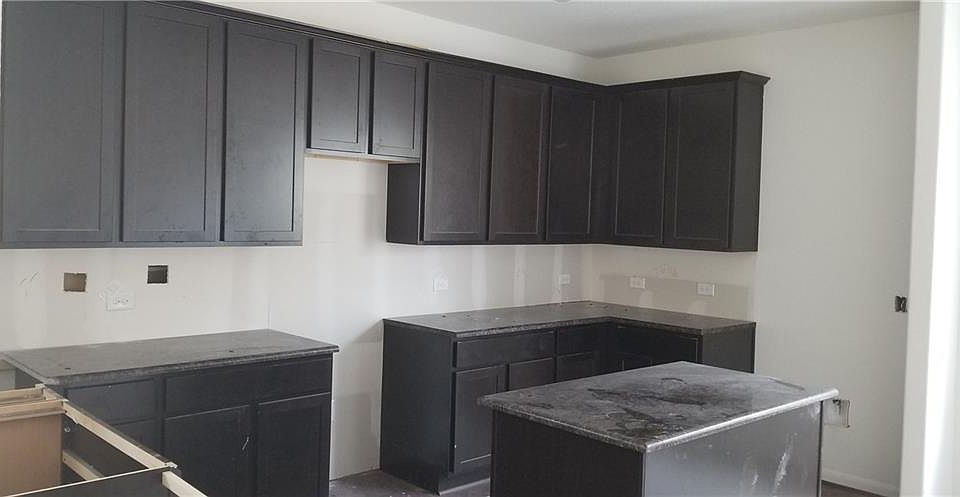 2nd image of 663 Oak Mdws