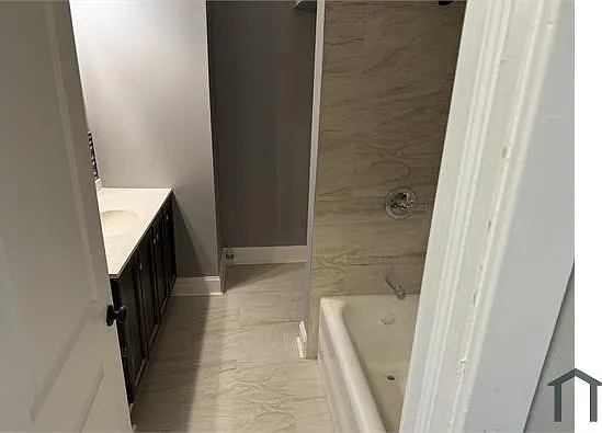 2 bed, $1,900 — Photo 4
