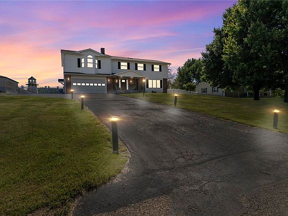2nd image of 977 Barclay Rd