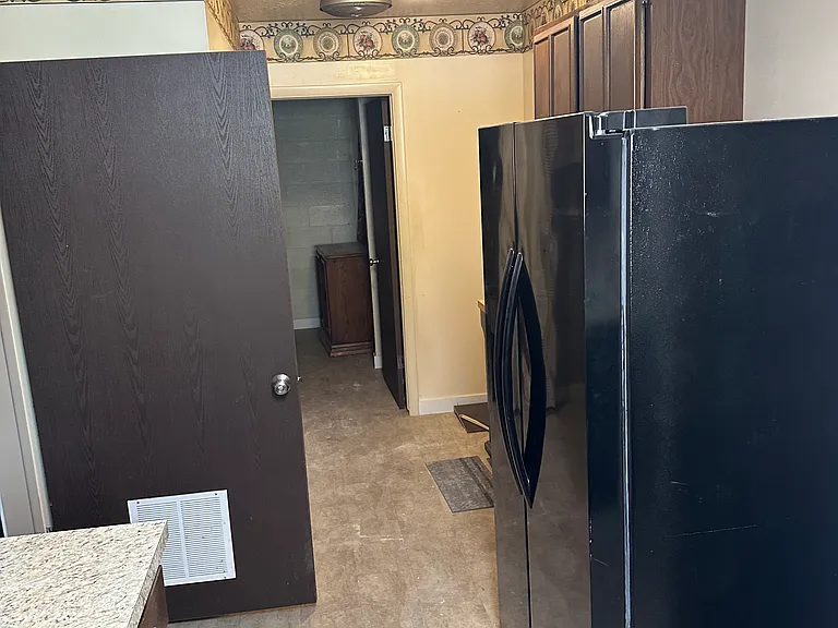 691 Jefferson Ave — Photo 2