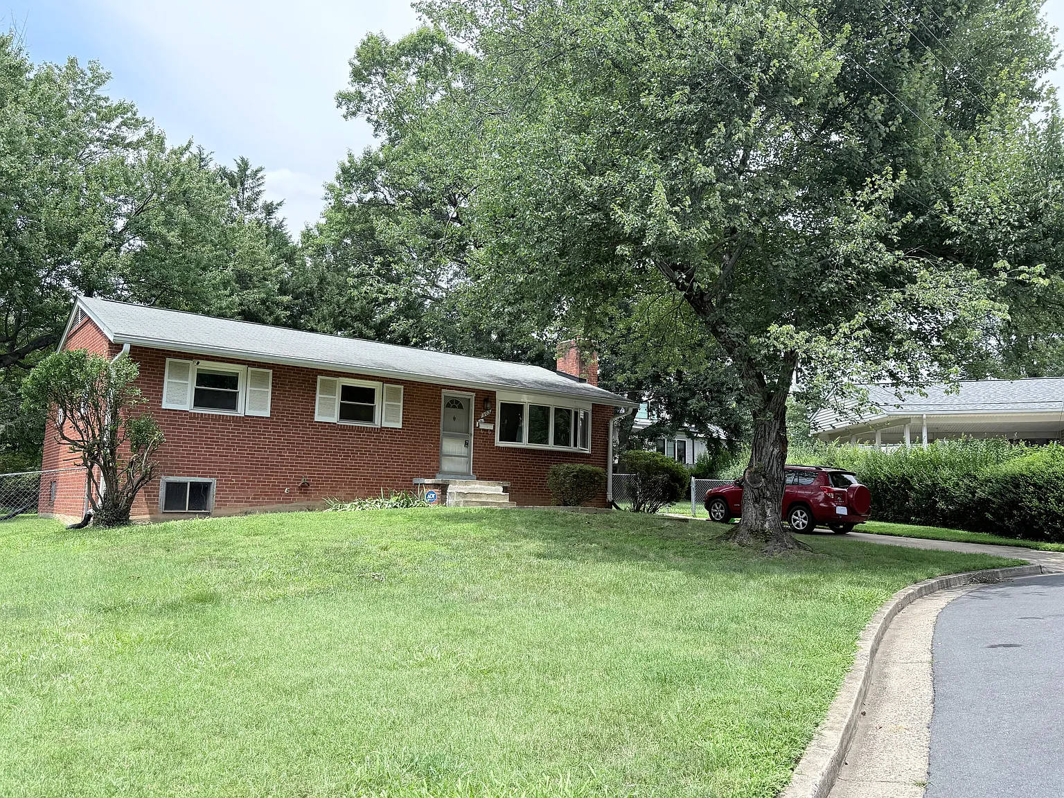 3 bed, 2150 sqft, $3,895 — Photo 2