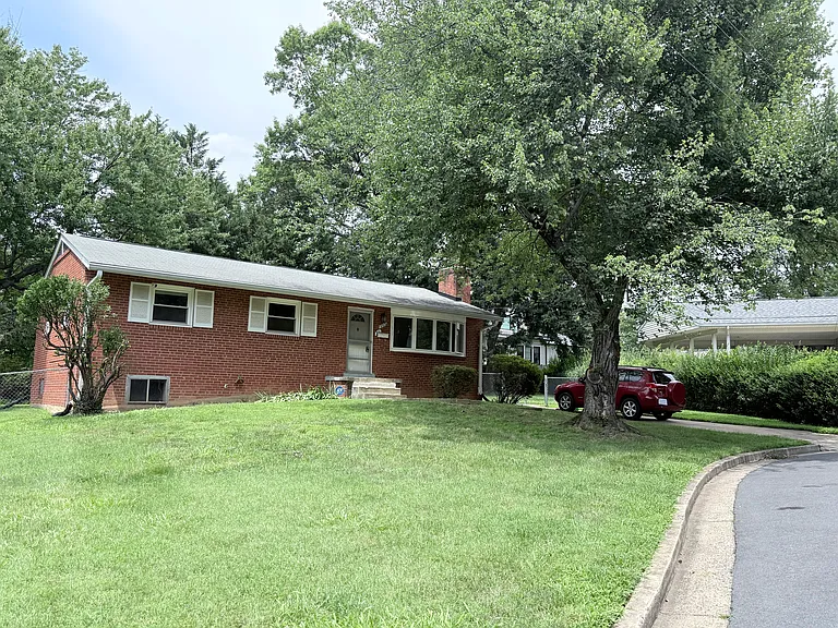 503 Gibson Dr SW — Photo 2