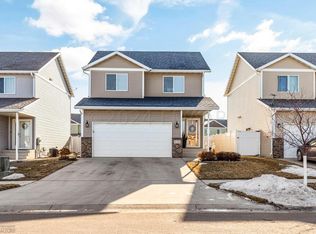 4122 52nd St S, Fargo, ND 58104