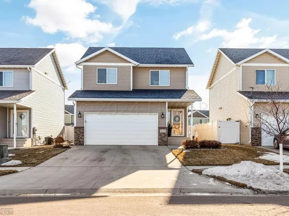 4122 52nd St S, Fargo, ND 58104