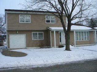 907 N 2nd St, Guttenberg, IA 52052