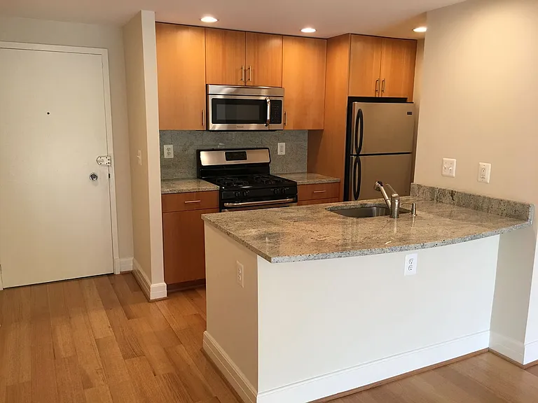 1255 New Hampshire Ave NW — Photo 204