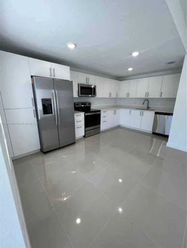 4 bed, 3.5 bath, 1700 sqft, $2,800 — Photo 2