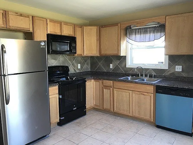 1771 Cherry Point Ct — Photo 3