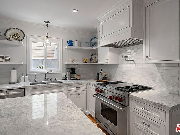 4th image of 34 Buccaneer St APT 1A