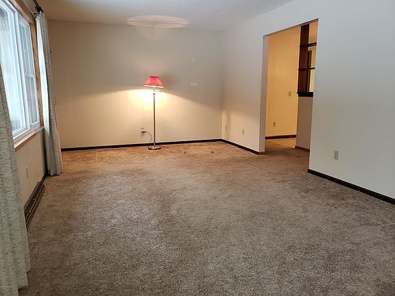 4th image of 2269 Deanna St