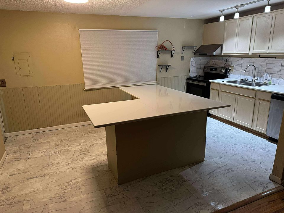1st image of 3931 Whittier Dr