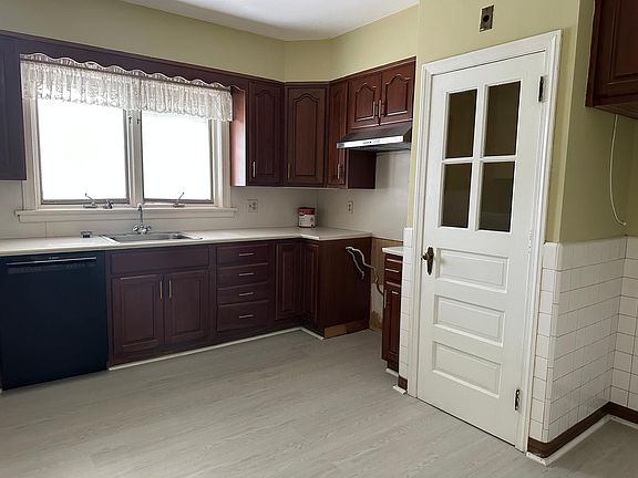 5th image of 3232 Longshore Ave