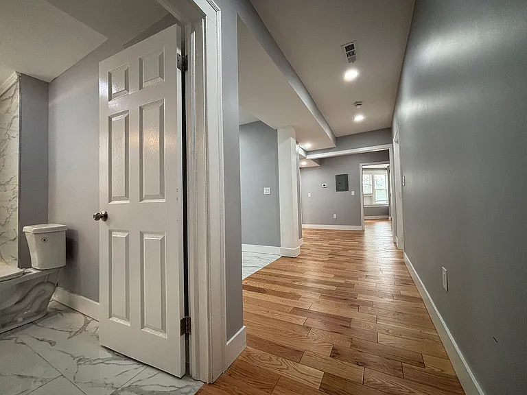 70A201 Circular Ave — Photo 4