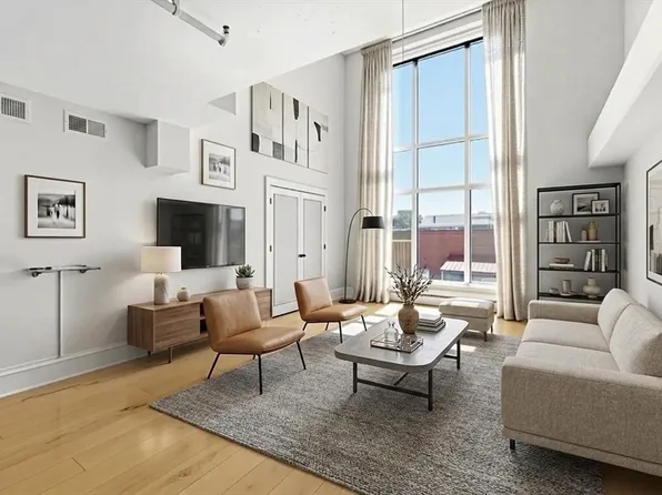 25 Channel Center St Unit 210, Boston, MA 02210