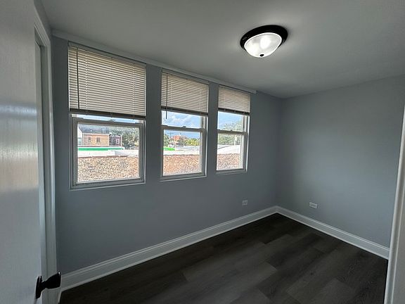 4th image of 3045 N Kedzie Ave #2
