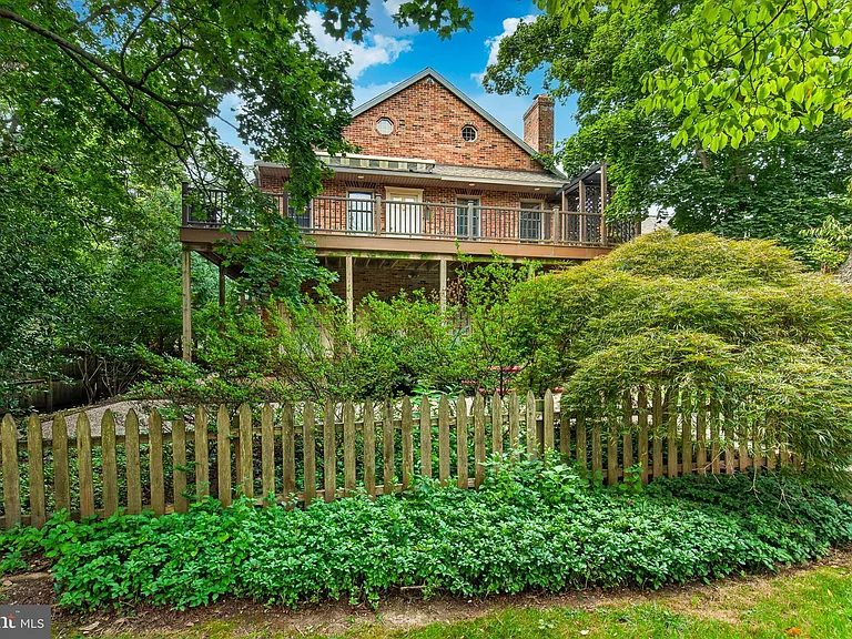 42 Kitty Ln — Photo 2