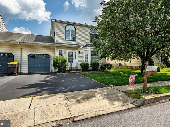 304 Aronimink Dr, Royersford, PA 19468