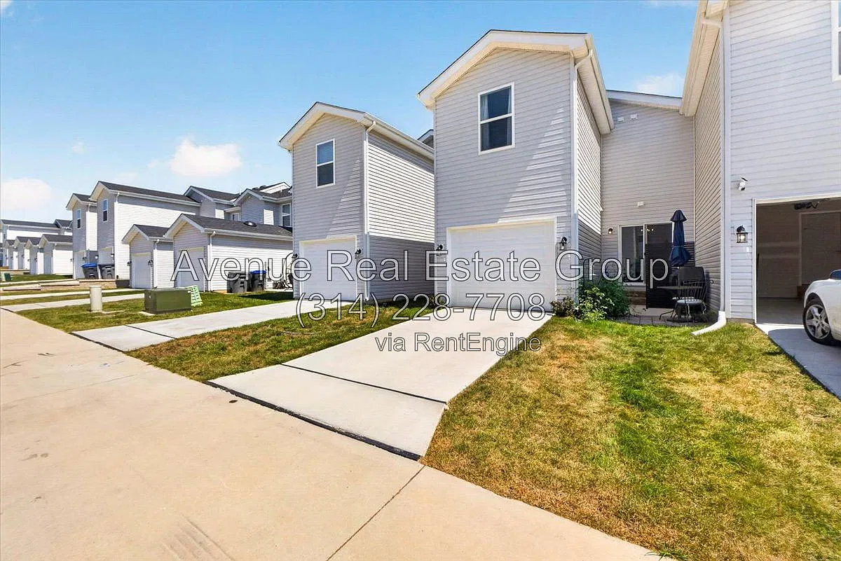 2 bed, 2.5 bath, 1448 sqft, $2,095 — Photo 3
