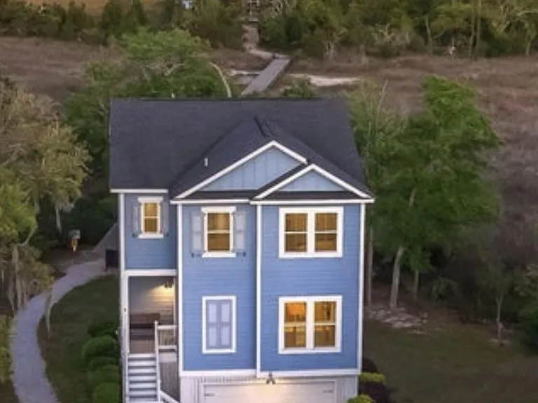 808 Forrest Dr — Photo 2