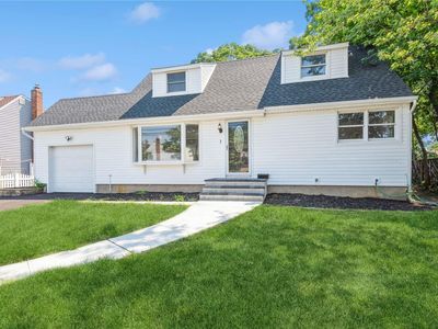 1 Eastwood Drive, Massapequa Park, NY, 11762