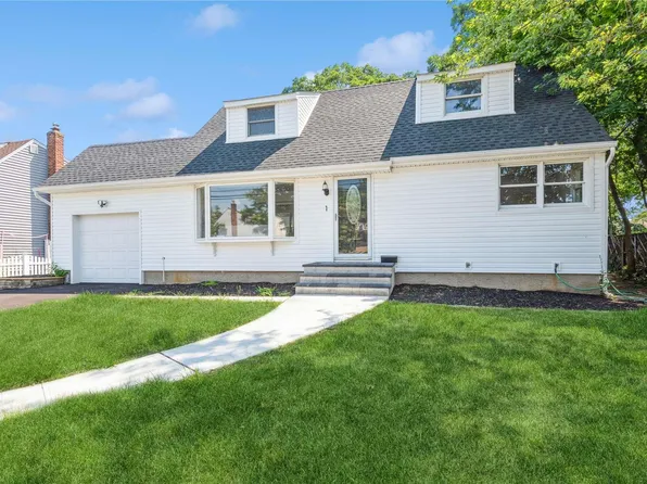 1 Eastwood Drive, Massapequa Park, NY 11762