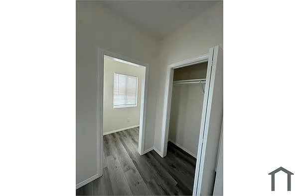 Building Photo - 2715 1/2 Alsace Ave